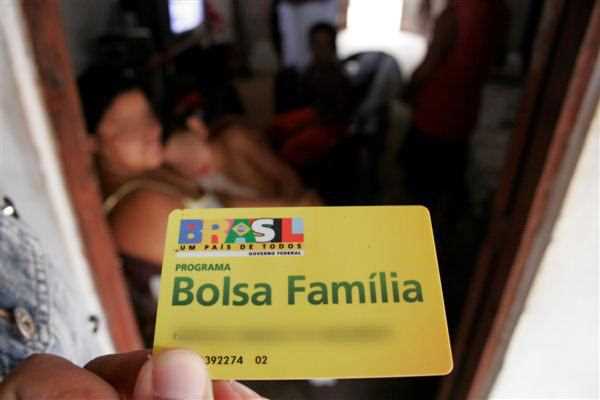 Equipe da Secretaria de Assistência Social realiza visitas a beneficiários do Programa Bolsa Família